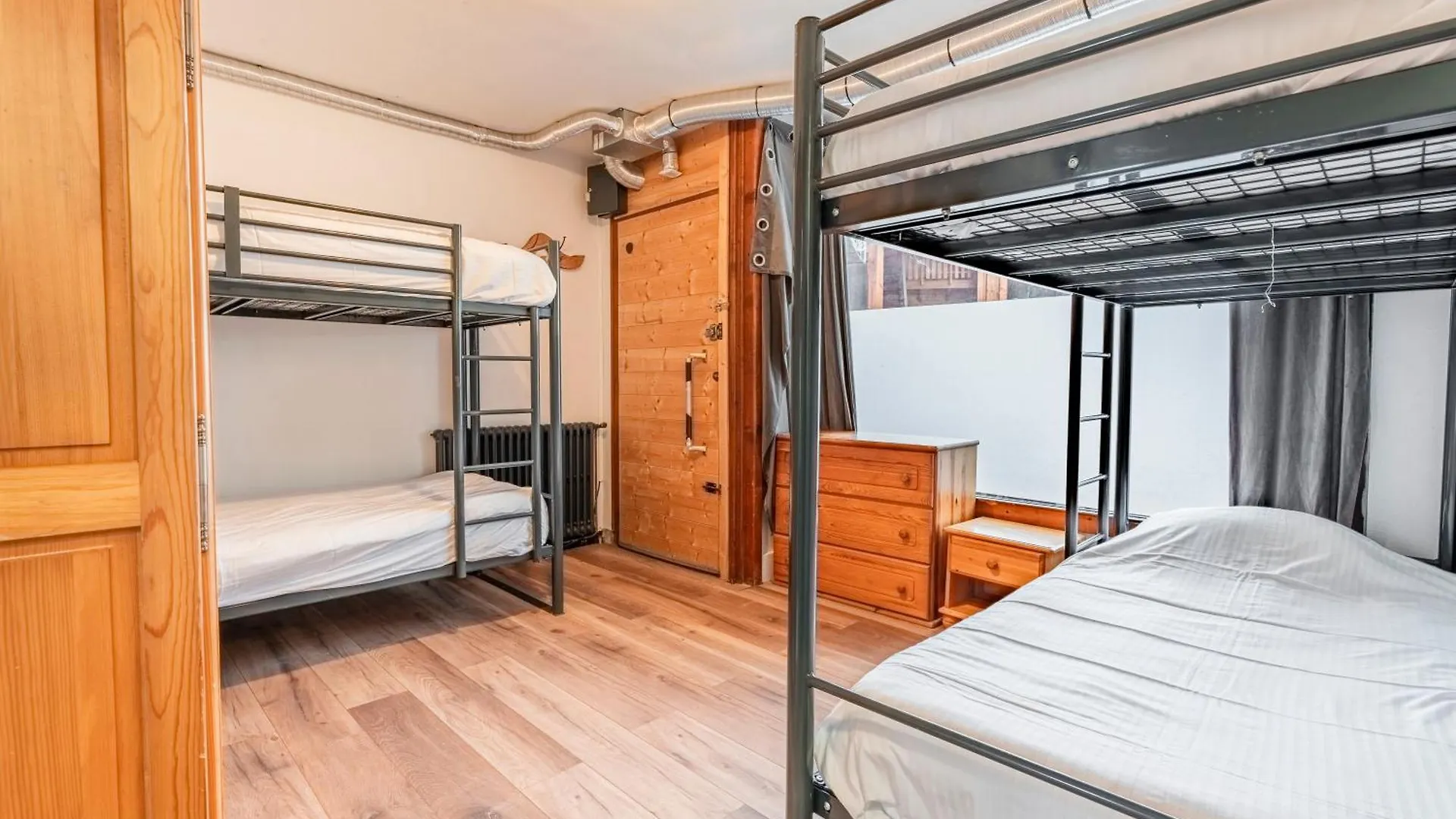 Apartment Sleeping Up To 10 In Morzine Centre Penzion